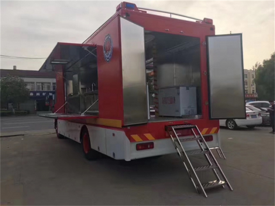 東風(fēng)天錦300人餐車(chē)