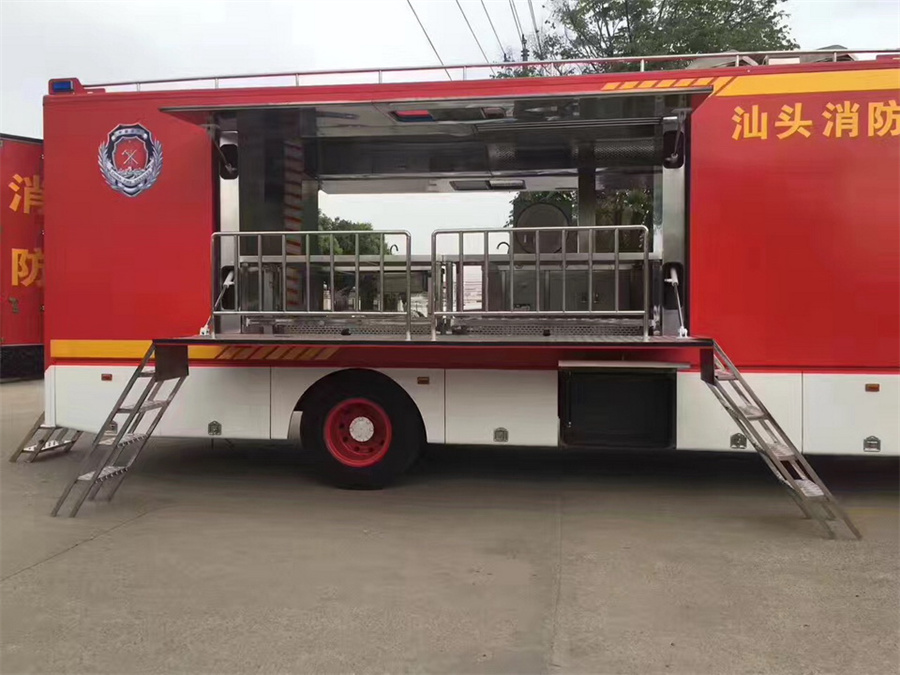 東風(fēng)天錦300人餐車(chē)