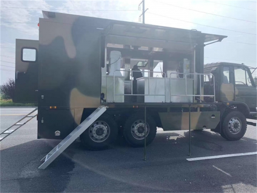 東風六驅(qū)自行式炊事車