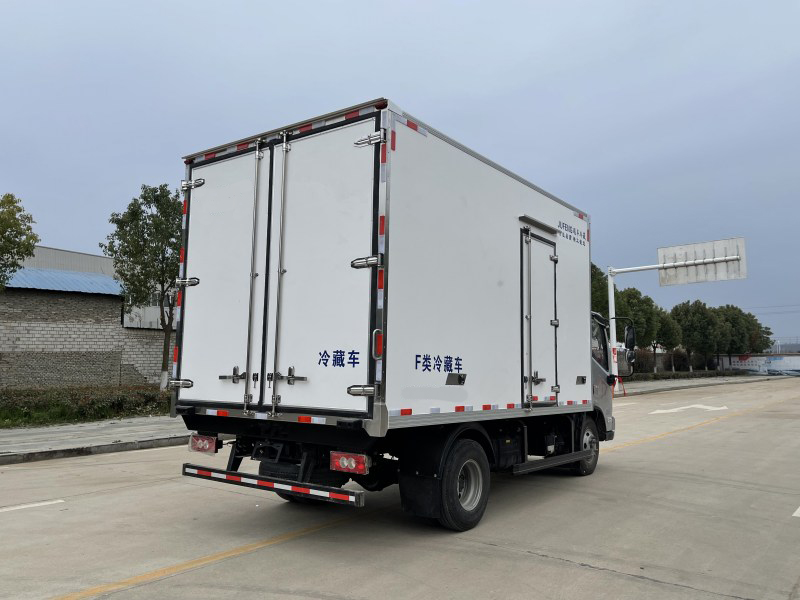 國(guó)六福田歐馬可4.2米冷藏車(chē)