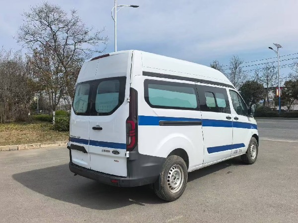 福特非急救轉運車